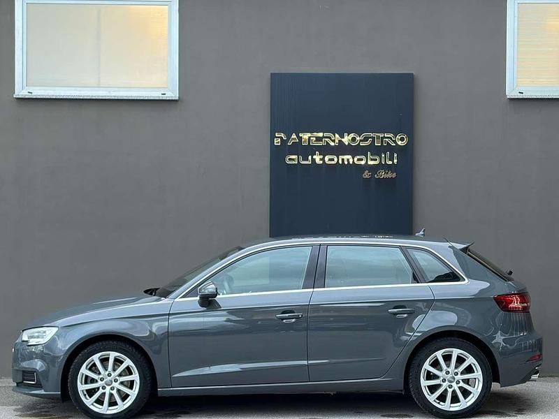 Usado Audi A3 Ambiente 184 CV (135 kW) 2018 Gris Berlina