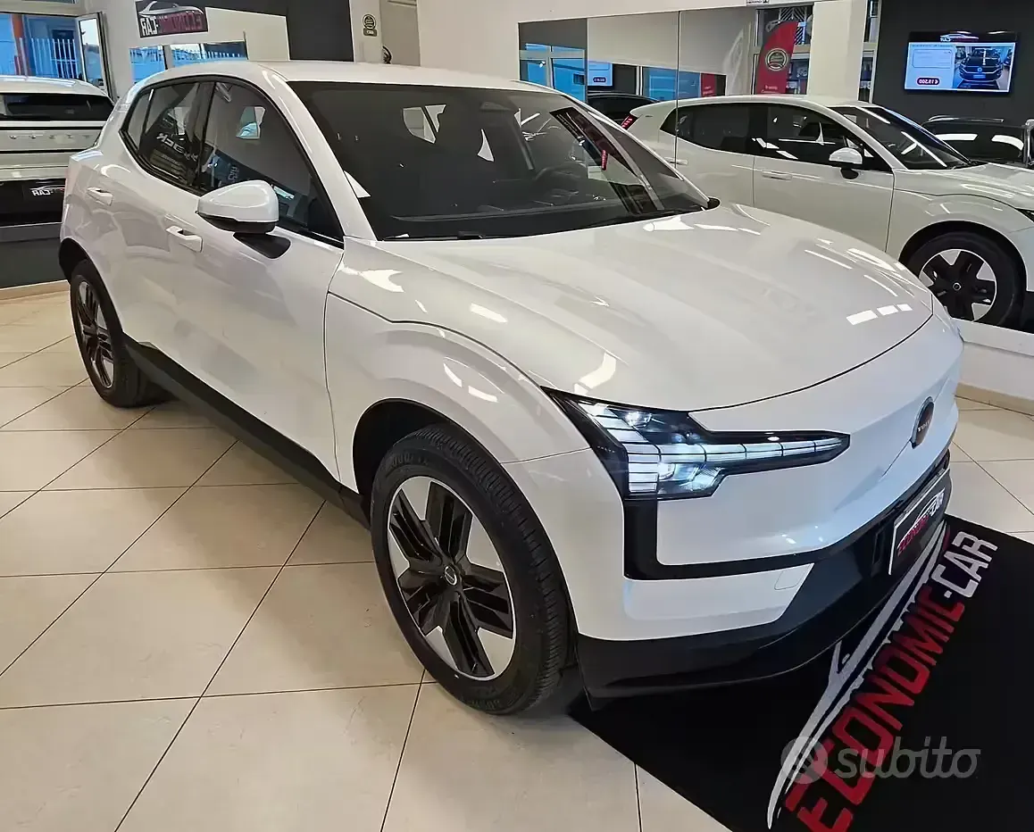 Usata Volvo EX30 Core 75 kW (102 CV) 2024 Bianco SUV