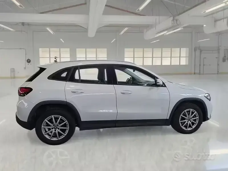 Usata Mercedes GLA180 Business 116 CV (85 kW) 2022 Bianco SUV