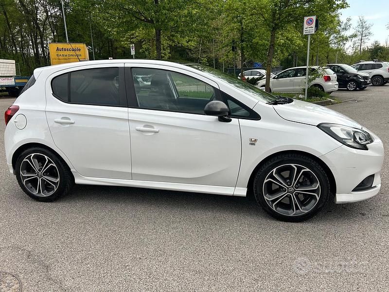 Używany Opel Corsa S 150 KM (110 kW) 2017 Biały Sedan/Limuzyna