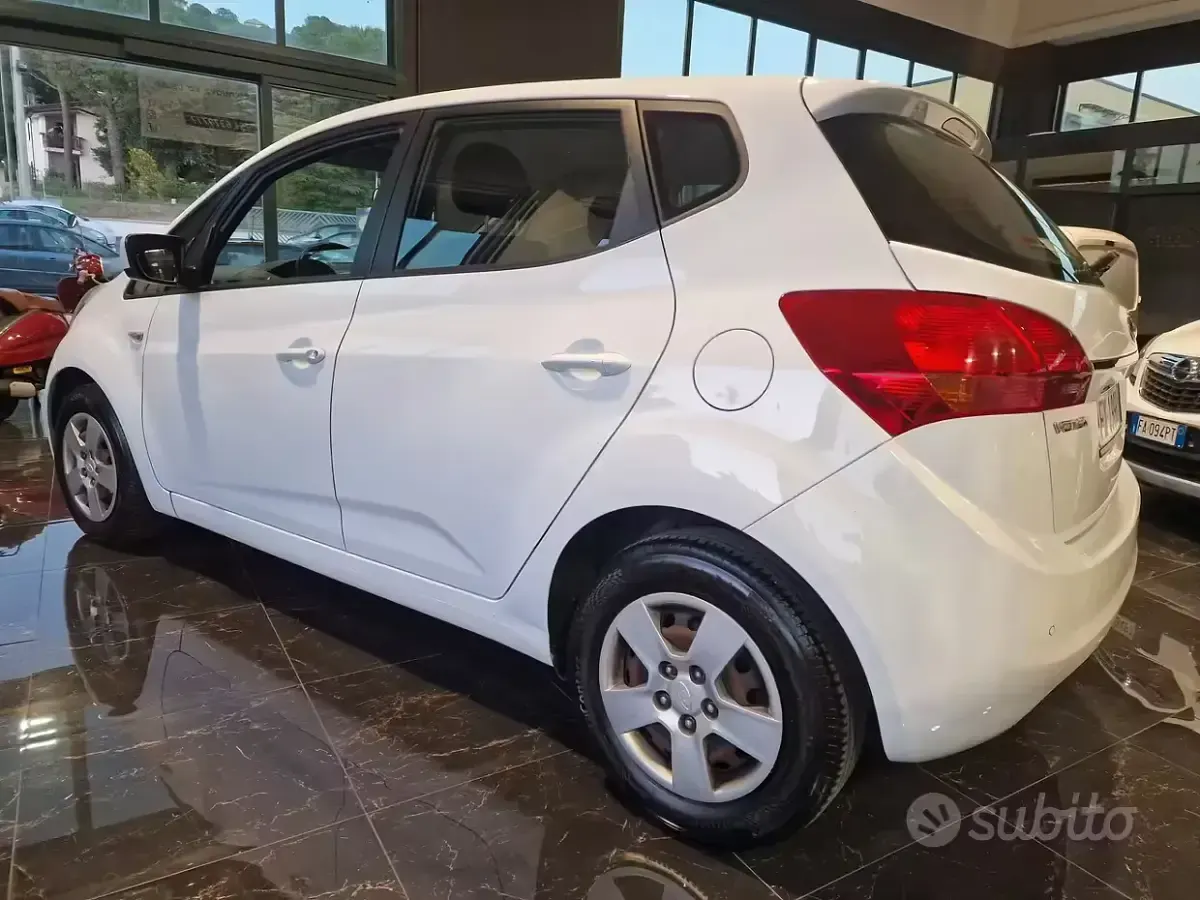 Usata Kia Venga 90 CV (66 kW) 2019 Bianco Utilitaria