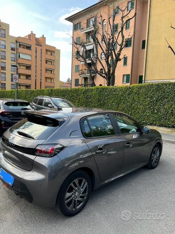Usata Peugeot 208 Active 82 CV (60 kW) 2021 Grigio Utilitaria