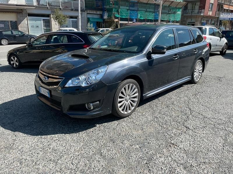 Grigio Usata 2013 Subaru Legacy Station wagon | 6000 € (Cara) - Immagine 1/4