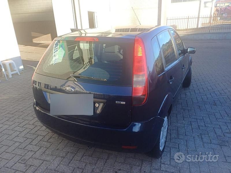Usata Ford Fiesta 68 CV (50 kW) 2005 Blu/azzurro Utilitaria