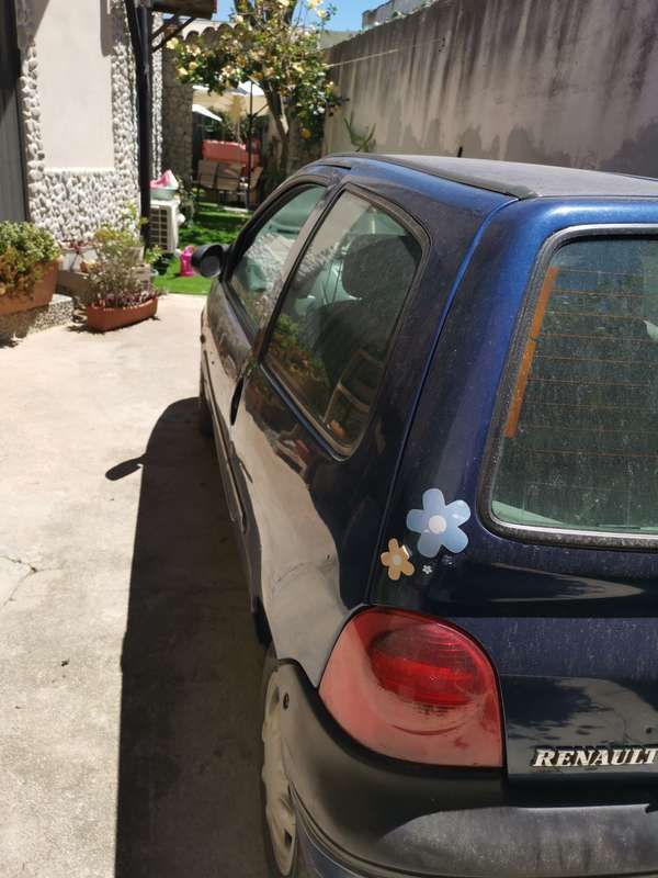 Blu/azzurro Usata 1999 Renault Twingo Due volumi | 1000 € (Buon prezzo) - Immagine 1/4