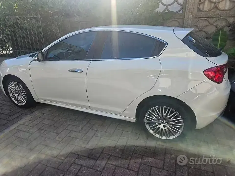 Usata Alfa Romeo Giulietta Exclusive 175 CV (128 kW) 2014 Bianco Utilitaria