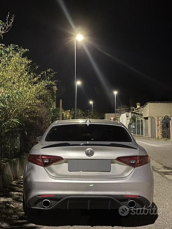 Usata Alfa Romeo Giulia 150 CV (110 kW) 2017 Grigio Berlina