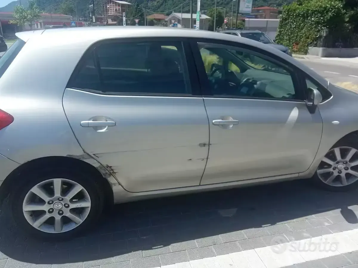 Usata Toyota Auris 132 CV (97 kW) 2009 Grigio Utilitaria