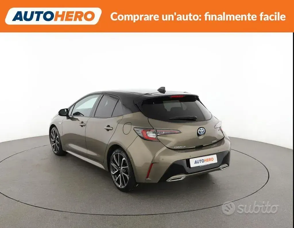 Usata Toyota Corolla Lounge 152 CV (111 kW) 2021 Oro Berlina