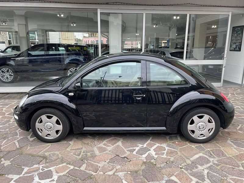 Usata VW New Beetle 102 CV (75 kW) 2002 Nero Utilitaria
