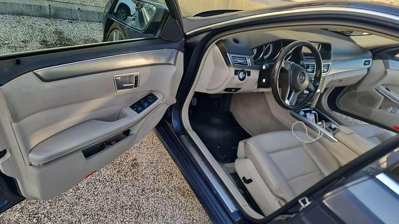 Usata Mercedes E250 Premium 204 CV (150 kW) 2014 Blu/azzurro Berlina