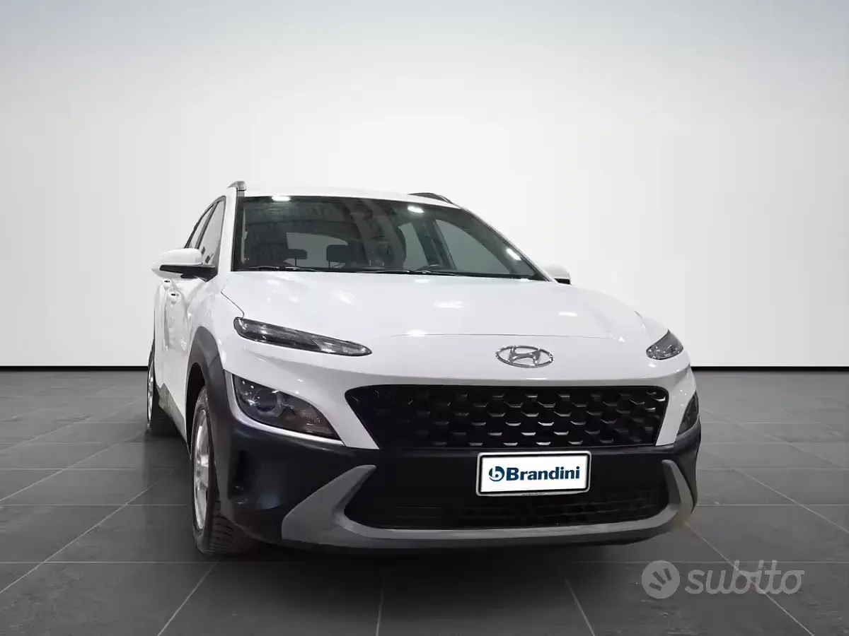 Käytetty Hyundai Kona 105 HP (77 kW) 2022 Valkoinen Katumaasturi