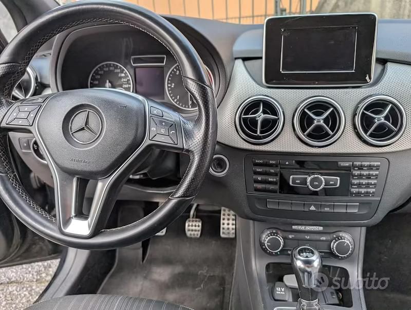 Usata Mercedes B200 136 CV (100 kW) 2012 Nero Utilitaria