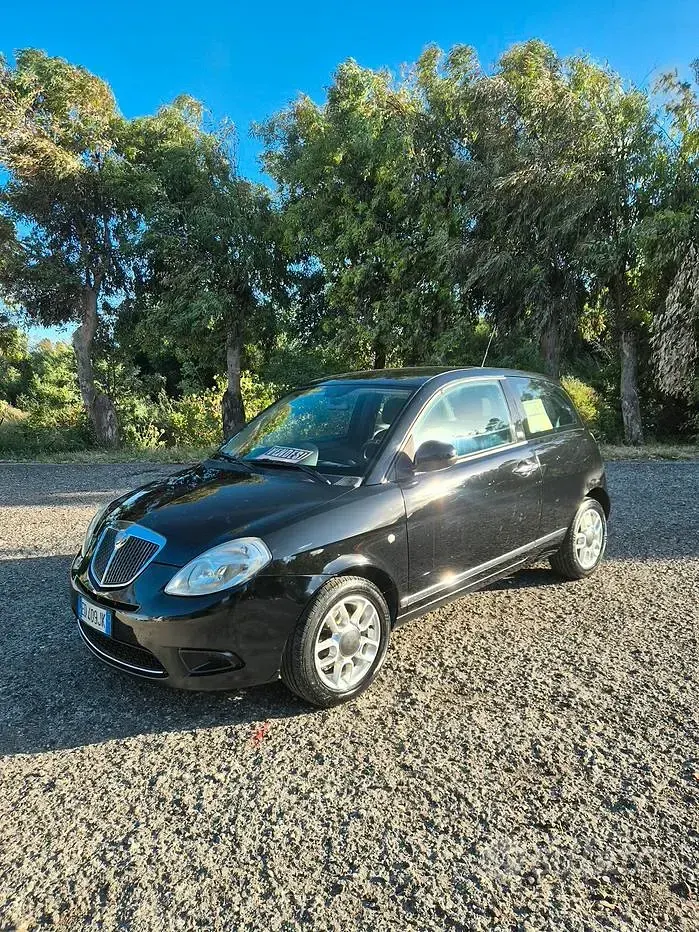 Usata Lancia Ypsilon 69 CV (50 kW) 2010 Nero Utilitaria