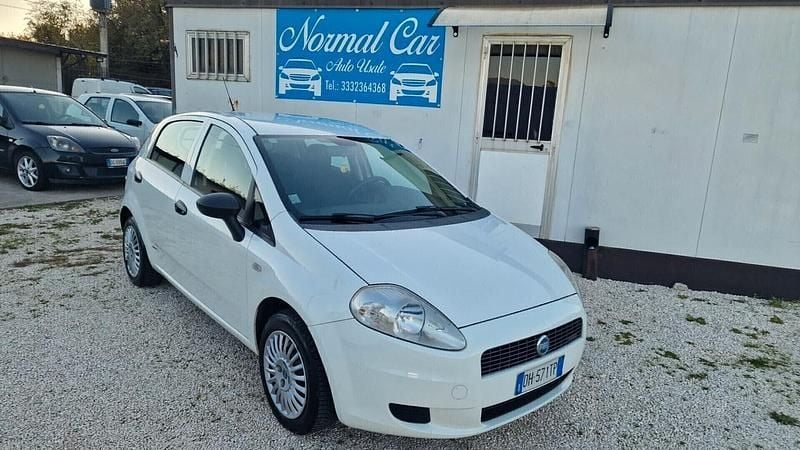 Bianco Usata 2007 Fiat Grande Punto Active Due volumi | 1999 € (Buon prezzo) - Immagine 1/4