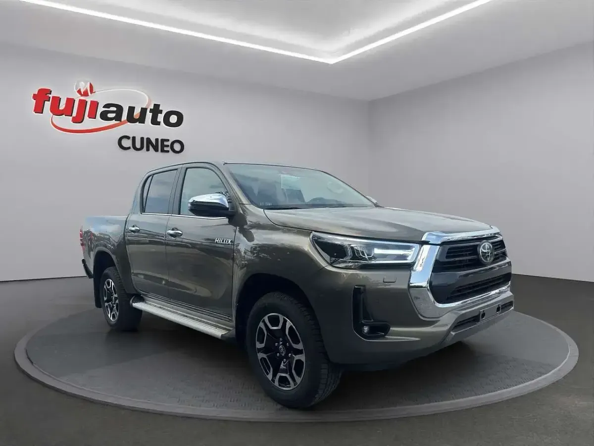 Nuova Toyota HiLux Executive 150 CV (110 kW) 2026 Ozide bronze Pick-up