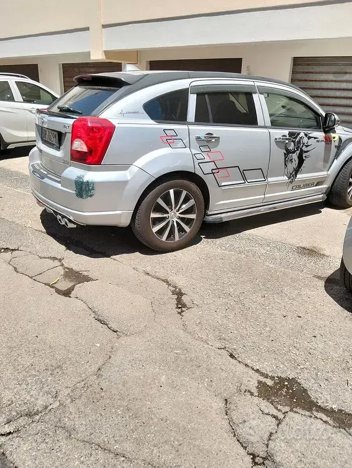 Usata Dodge Caliber SXT 140 CV (102 kW) 2008 Grigio Utilitaria