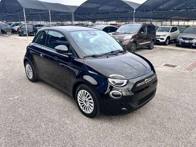 Usata Fiat 500e Action 86 kW (118 CV) 2022 Nero Berlina