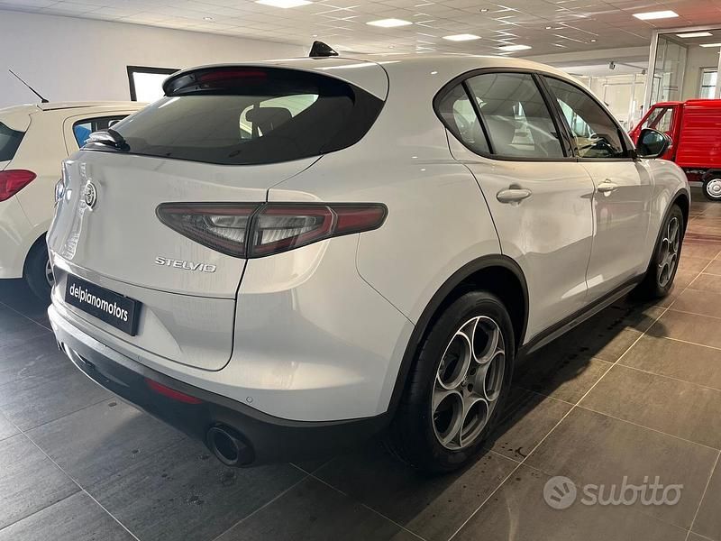 Usata Alfa Romeo Stelvio Sprint 160 CV (117 kW) 2024 Bianco SUV
