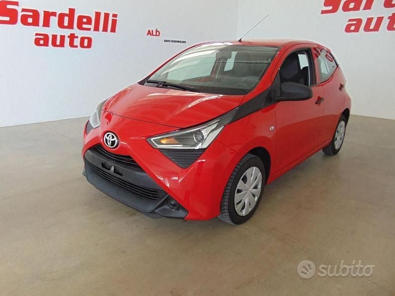 Rosso Usata 2021 Toyota Aygo Business Edition Due volumi | 9900 € (Ottimo prezzo) - Immagine 1/4
