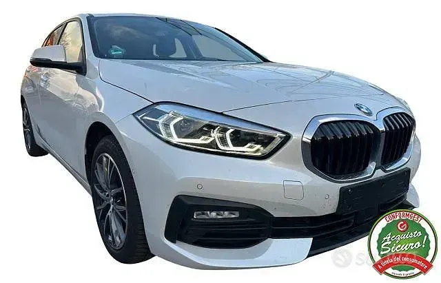 Usado BMW 118 Advantage 136 CV (100 kW) 2024 Blanco Utilitario