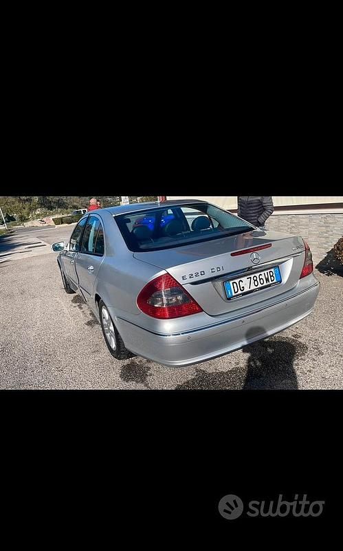 Usado Mercedes E220 170 CV (125 kW) 2007 Berlina