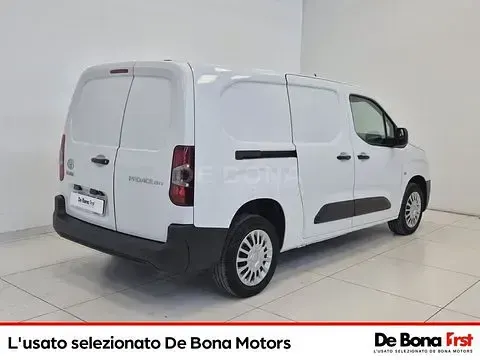 Begagnad Toyota Proace City City 131 HK (96 kW) 2022 Vit Minibuss