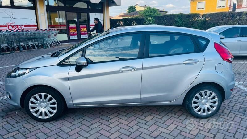 Usata Ford Fiesta 53 CV (38 kW) 2010 Grigio Utilitaria