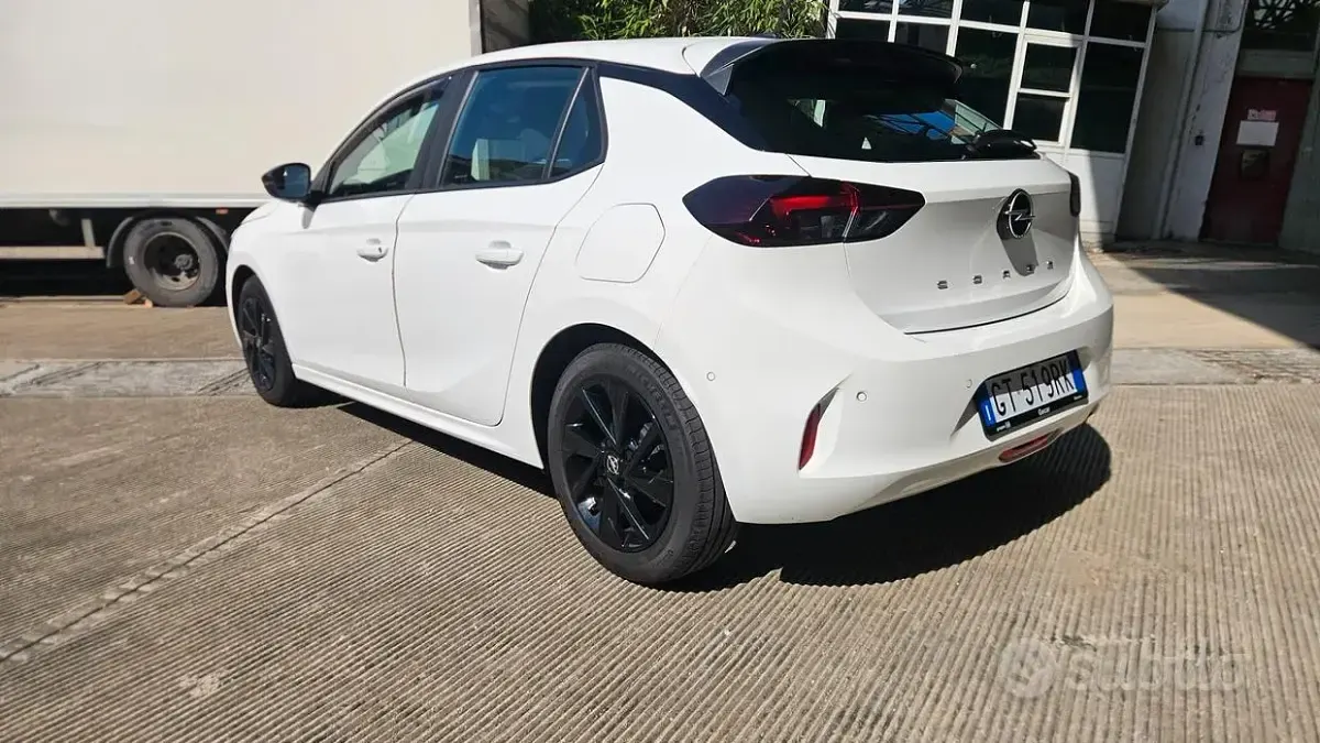 Usata Opel Corsa 75 CV (55 kW) 2024 Bianco Utilitaria