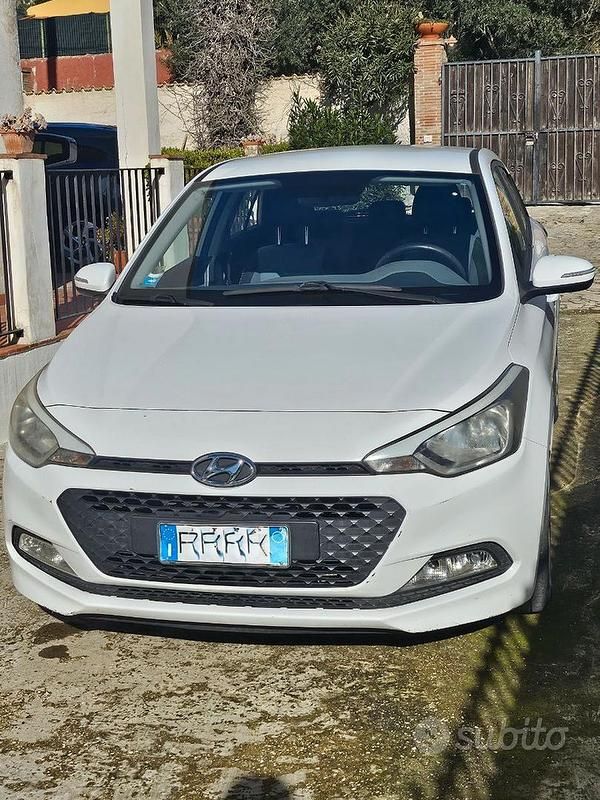 Usata Hyundai i20 75 CV (55 kW) 2017 Bianco Berlina