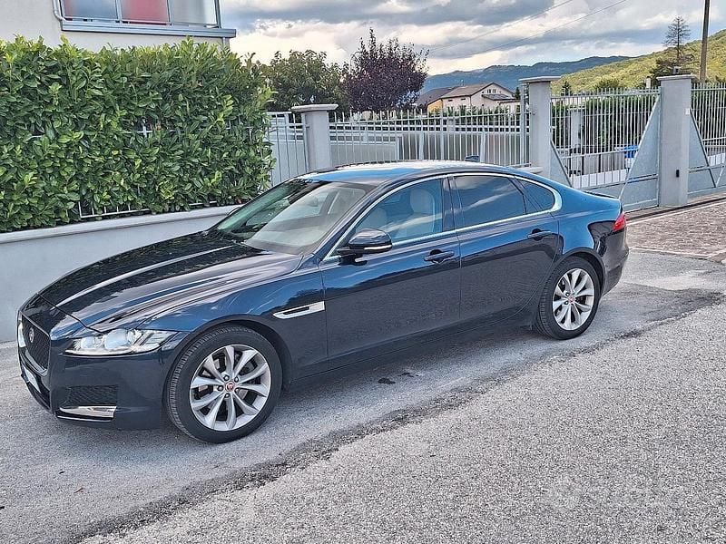 Usata Jaguar XF Prestige 180 CV (132 kW) 2018 Blu Berlina