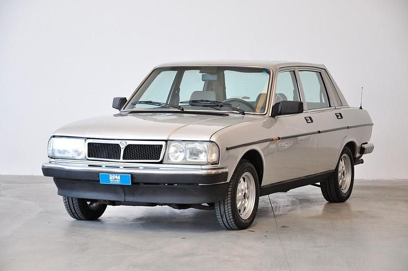 Usata Lancia Beta 102 CV (75 kW) 1984 Argento Berlina