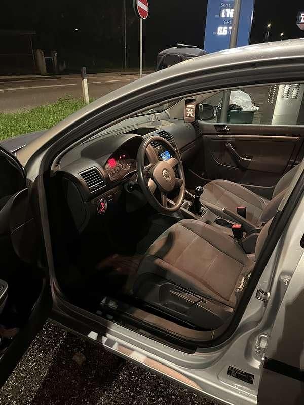 Usata VW Golf IV Sportline 116 CV (85 kW) 2005 Berlina