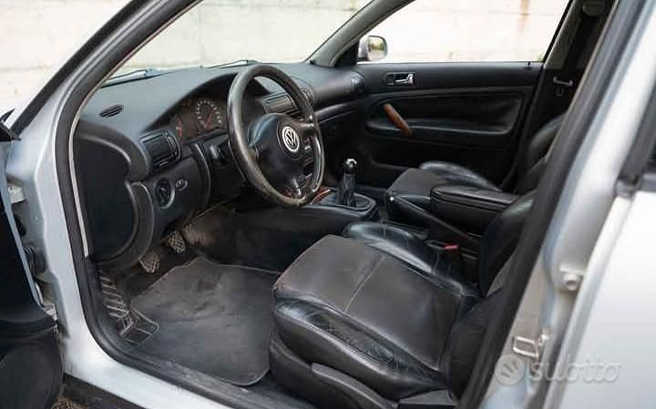 Usata VW Passat 110 CV (80 kW) 2000 Grigio Station wagon