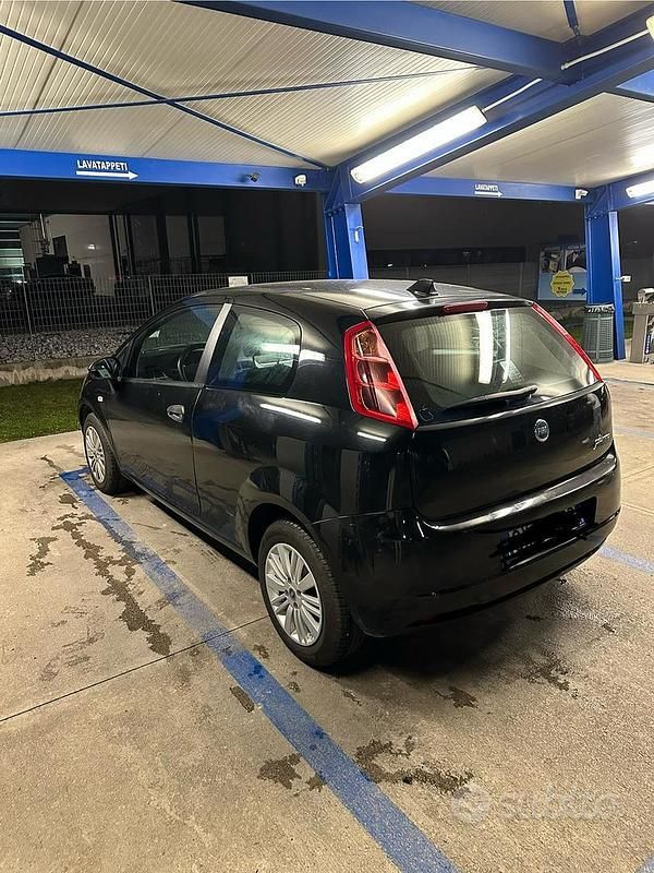 Usata Fiat Grande Punto Dynamic 65 CV (47 kW) 2006 Nero Utilitaria