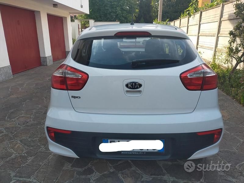 Usata Kia Rio 85 CV (62 kW) 2015 Bianco Utilitaria
