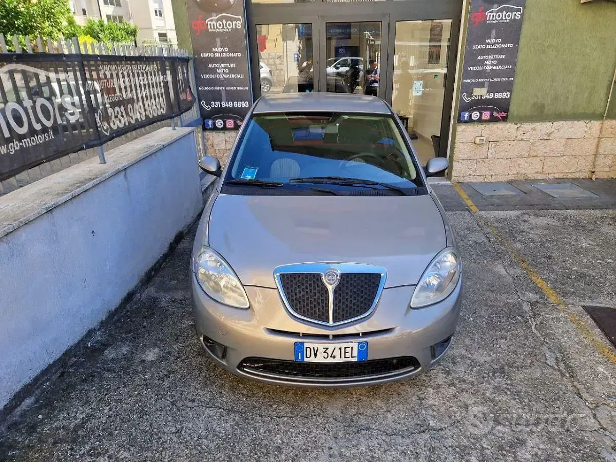 Usata Lancia Ypsilon 60 CV (44 kW) 2009 Bianco Utilitaria
