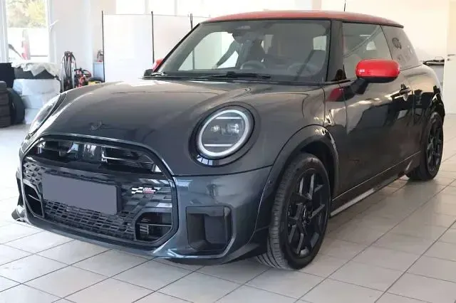 Usata Mini John Cooper Works 156 CV (114 kW) 2024 Grigio metallizzato Utilitaria