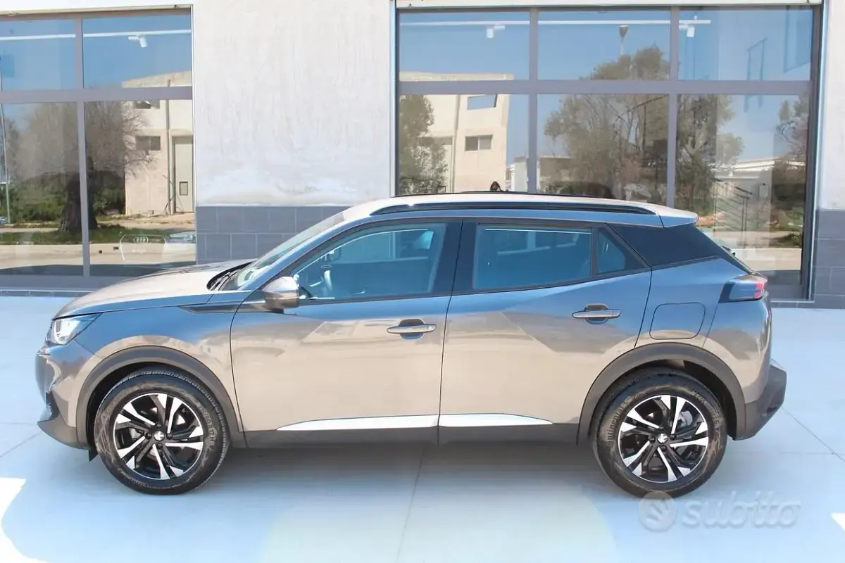 Usata Peugeot 2008 GT-line 102 CV (75 kW) 2020 Grigio SUV