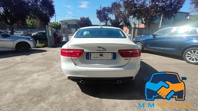 Usata Jaguar XE Prestige 241 CV (177 kW) 2017 Bianco Berlina