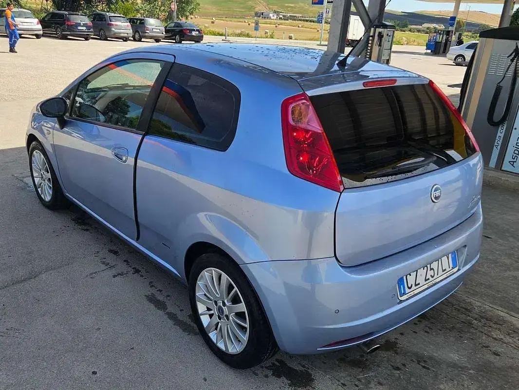 Usata Fiat Grande Punto Emotion 90 CV (66 kW) 2006 Utilitaria