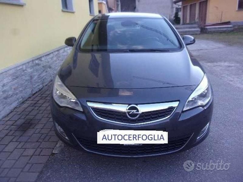 Usata Opel Astra Cosmo 116 CV (85 kW) 2010 Grigio Berlina