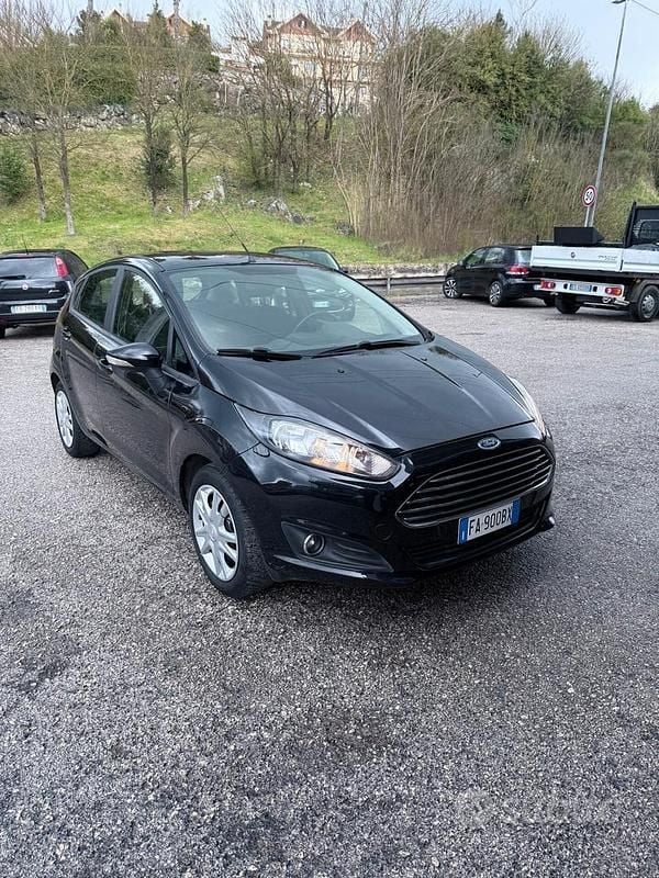 Usata Ford Fiesta 59 CV (43 kW) 2015 Nero Utilitaria