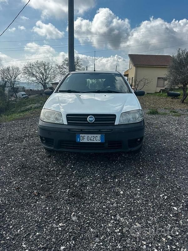 Usata Fiat Punto Dynamic 70 CV (51 kW) 2006 Bianco Utilitaria