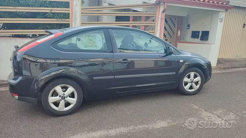 Begagnad Ford Focus 109 HK (80 kW) 2005 Svart Sportkupé