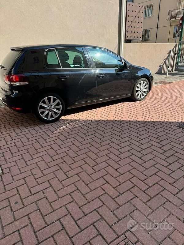 Nero Usata 2010 VW Golf VI Tre volumi | 7000 € (Cara) - Immagine 1/2