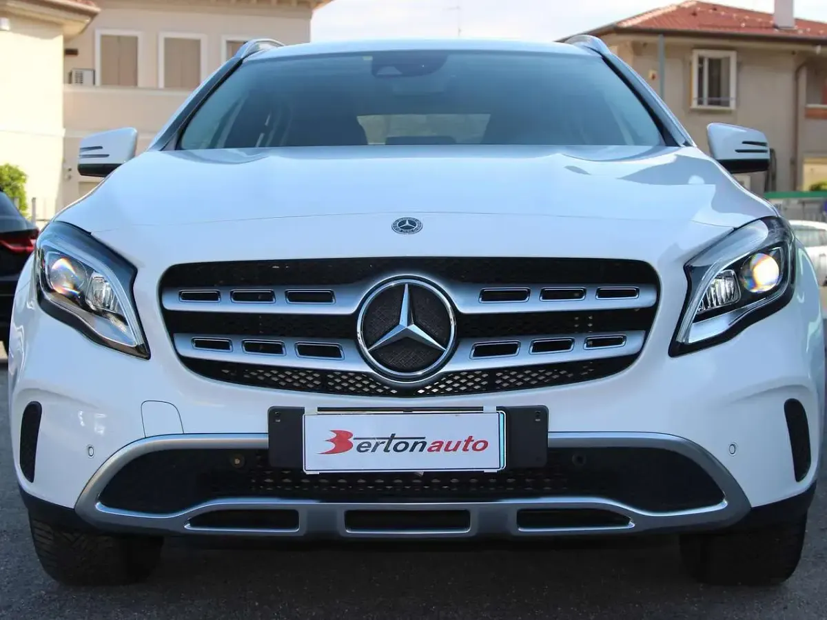 Usata Mercedes GLA200 136 CV (100 kW) 2018 Bianco SUV