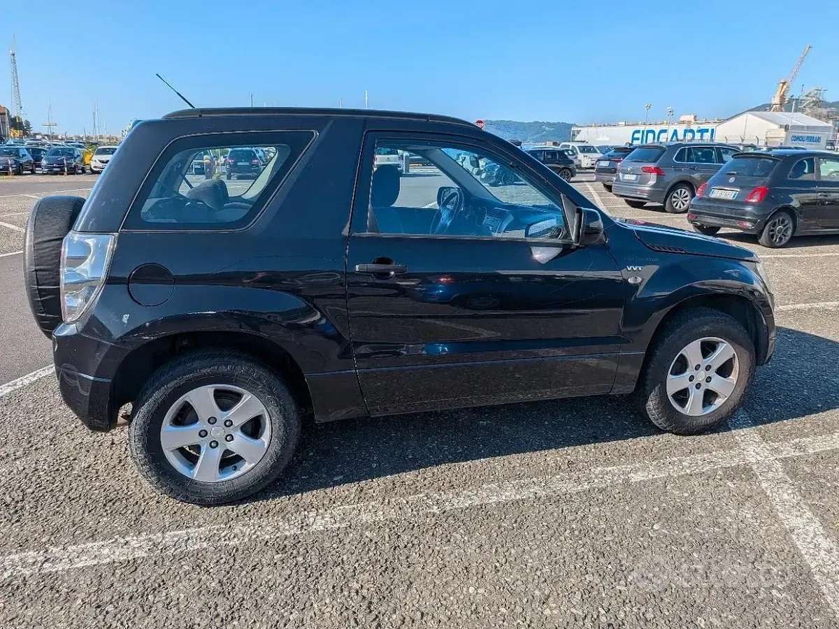 Usata Suzuki Grand Vitara 106 CV (77 kW) 2005 Nero SUV