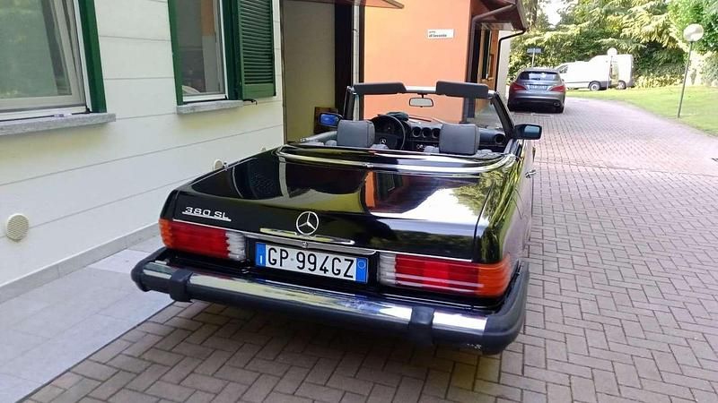 Usata Mercedes SL380 218 CV (160 kW) 1981 Nero Cabrio