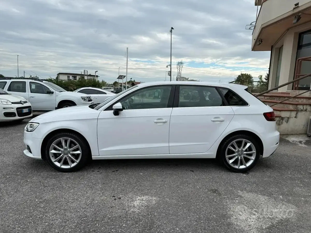 Usado Audi A3 Design 110 CV (80 kW) 2016 Blanco Berlina